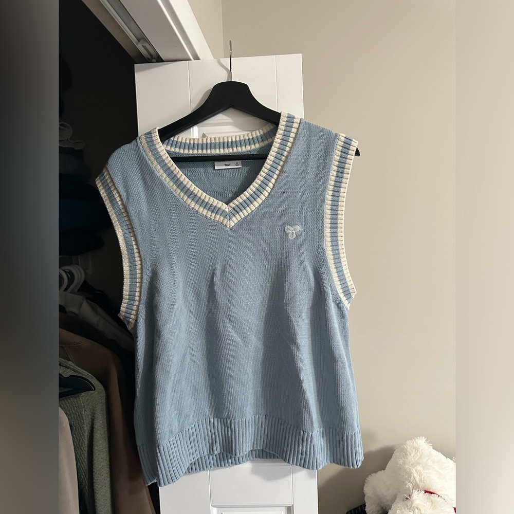 Aritzia TNA Vest